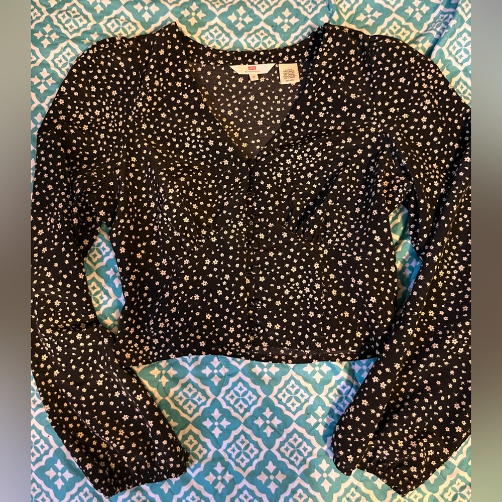 never wore. got as a free gift with purchase. found in closet.